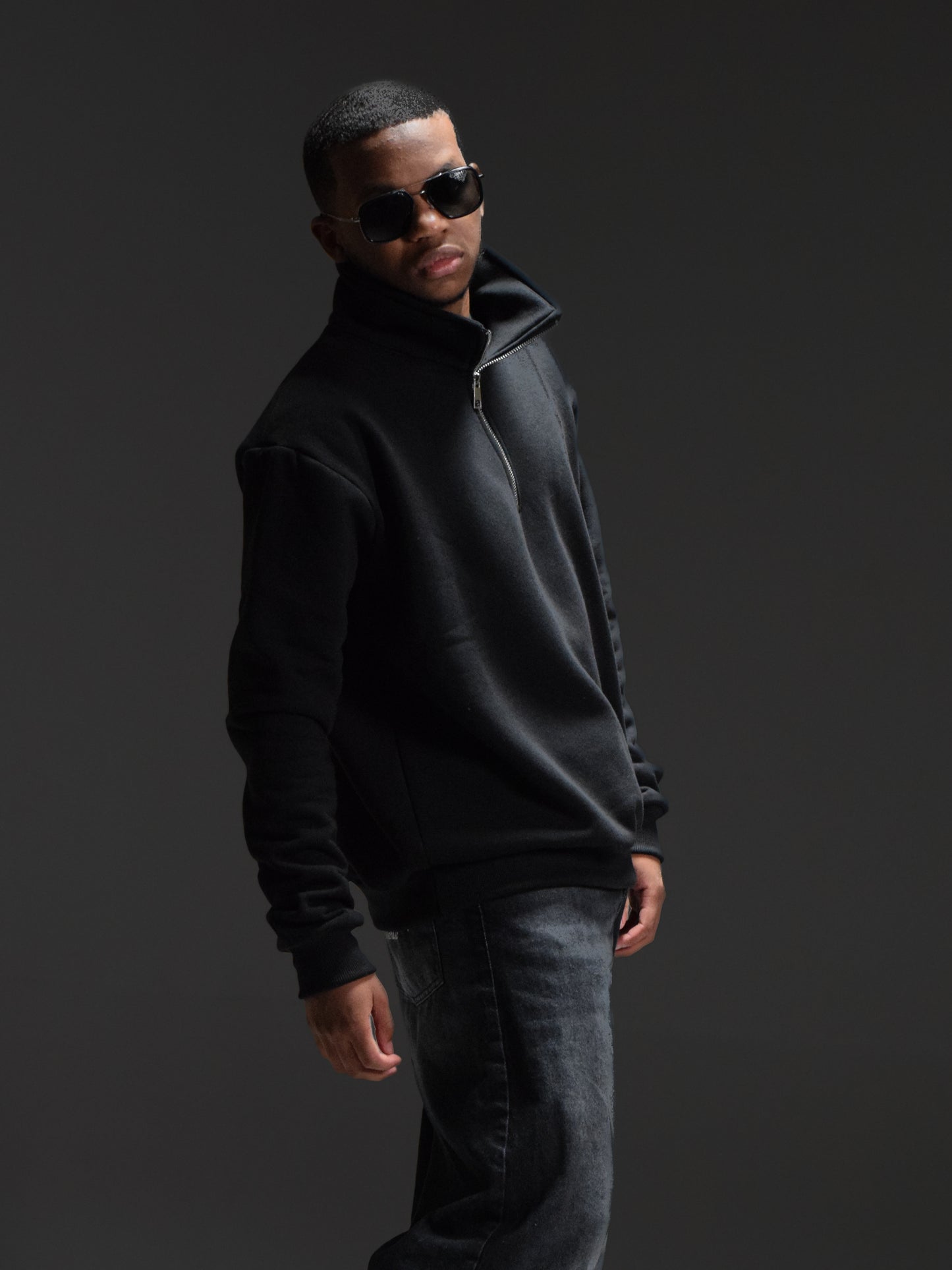Black Normal-Fitted quarter zip
